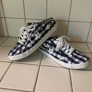 Way Cute 🐝 Betsy Johnson tennis shoes!